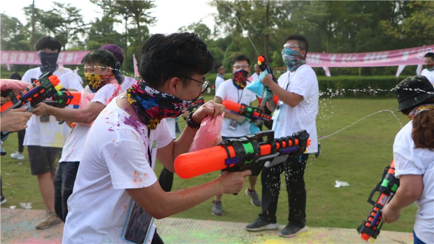 碧捷潔凈科技有限公司第一界成功人士彩跑“放肆美好，放肆好”活動