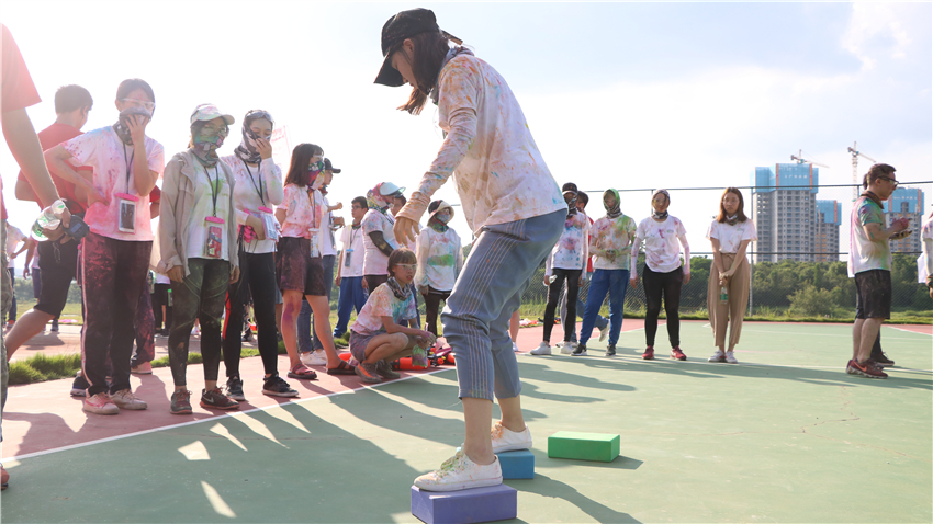 碧捷潔凈科技有限公司第一界成功人士彩跑“放肆美好，放肆好”活動