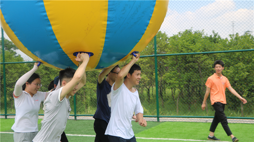 佛山SGS美的鷺湖森林度假區(qū)拓展訓練基地舉行團隊建設活動