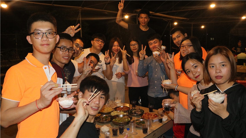 雄音電子番禺悅水莊拓展基地開展團(tuán)隊(duì)拓展訓(xùn)練活動(dòng)