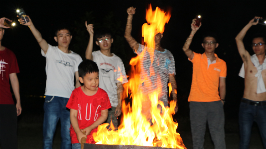 雄音電子番禺悅水莊拓展基地開展團(tuán)隊(duì)拓展訓(xùn)練活動(dòng)