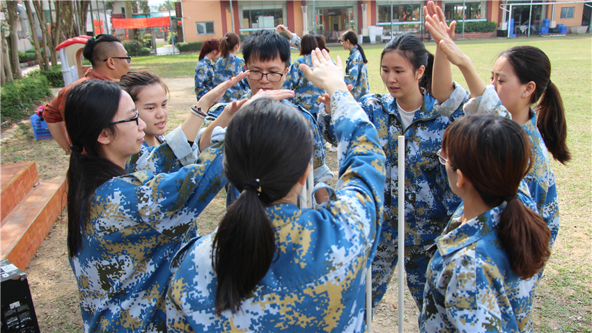 童學(xué)會藝術(shù)江門色色環(huán)球影城拓展基地成功舉辦團(tuán)隊(duì)?wèi)敉馔卣够顒?>
                        <div   id=