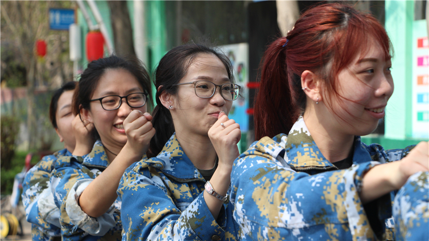 童學(xué)會藝術(shù)江門色色環(huán)球影城拓展基地成功舉辦團(tuán)隊(duì)?wèi)敉馔卣够顒?>
                        <div   id=