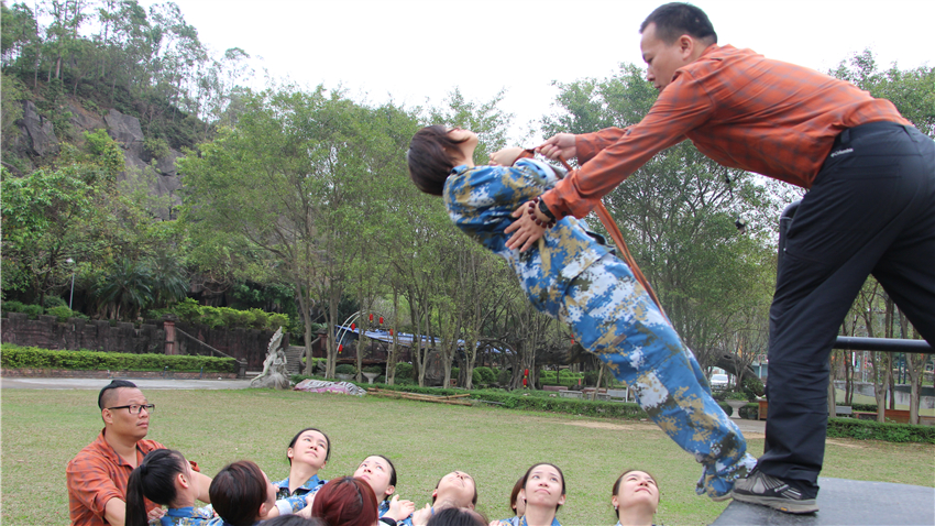 童學(xué)會藝術(shù)江門色色環(huán)球影城拓展基地成功舉辦團(tuán)隊(duì)?wèi)敉馔卣够顒?>
                        <div   id=
