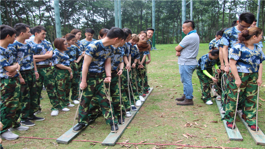 佛山市萬(wàn)金所商業(yè)投資有限公司精英拓展訓(xùn)練營(yíng)