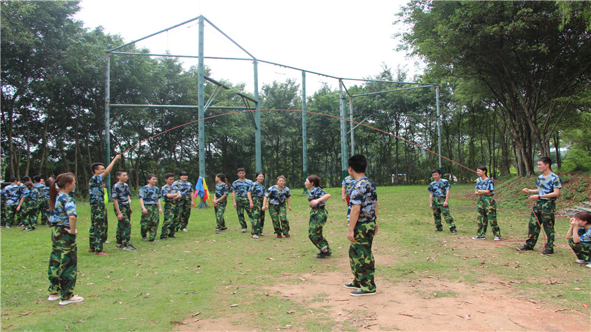 佛山市萬(wàn)金所商業(yè)投資有限公司精英拓展訓(xùn)練營(yíng)