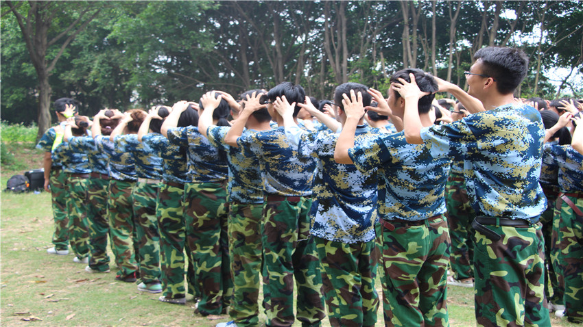 佛山市萬(wàn)金所商業(yè)投資有限公司精英拓展訓(xùn)練營(yíng)