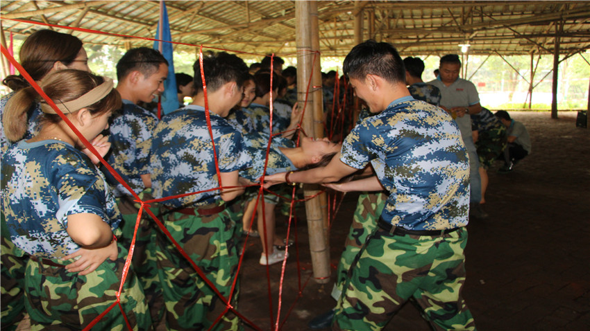 佛山市萬(wàn)金所商業(yè)投資有限公司精英拓展訓(xùn)練營(yíng)