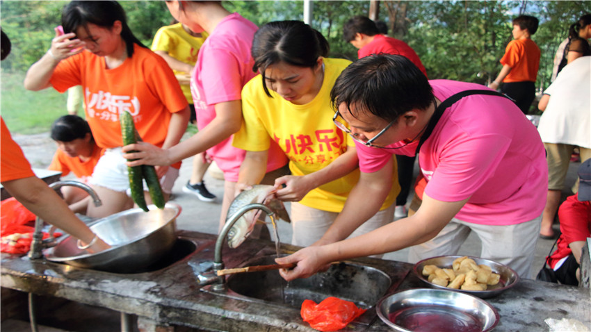 廣州萬固壓縮機(jī)有限公司舉辦“勇創(chuàng)新，贏未來”拓展訓(xùn)練營