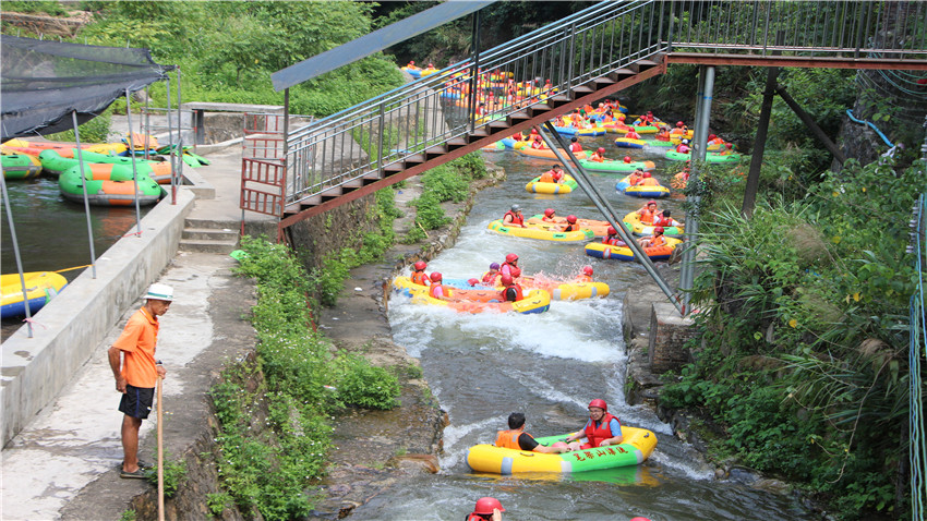 廣州萬固壓縮機(jī)有限公司舉辦“勇創(chuàng)新，贏未來”拓展訓(xùn)練營