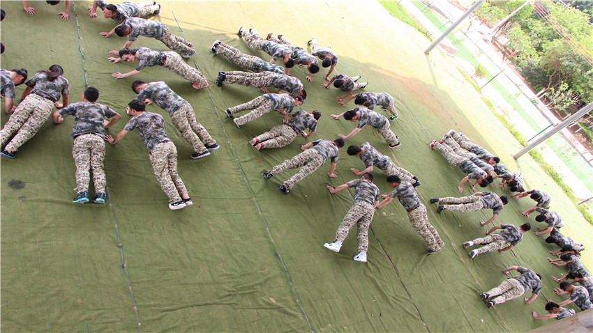 廣州陽光100銷售傳奇體驗式拓展培訓活動