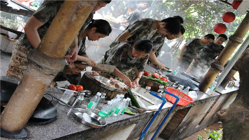 廣州陽光100銷售傳奇體驗式拓展培訓活動