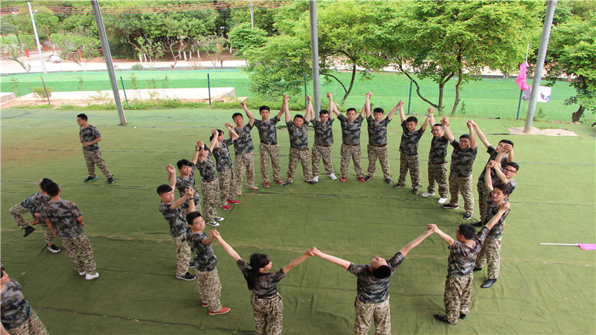 廣州陽光100銷售傳奇體驗式拓展培訓活動