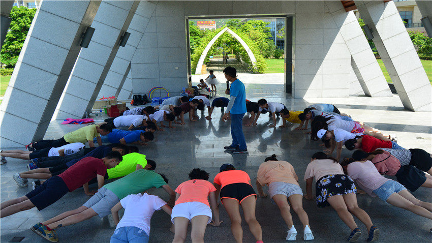 佛山市海呈金屬舉辦巽寮灣海公園拓展訓(xùn)練活動(dòng)