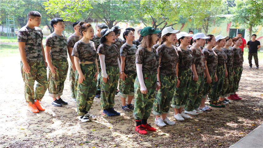 廣州市紅棉國(guó)際時(shí)裝城NO.1服飾舉辦兩天拓展訓(xùn)練活動(dòng)