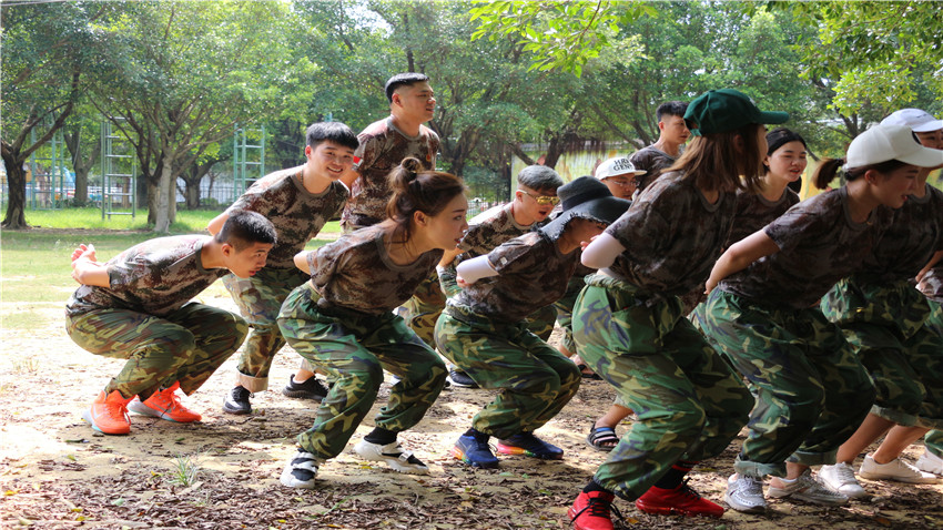 廣州市紅棉國際時(shí)裝城NO.1服飾舉辦兩天拓展訓(xùn)練活動(dòng)