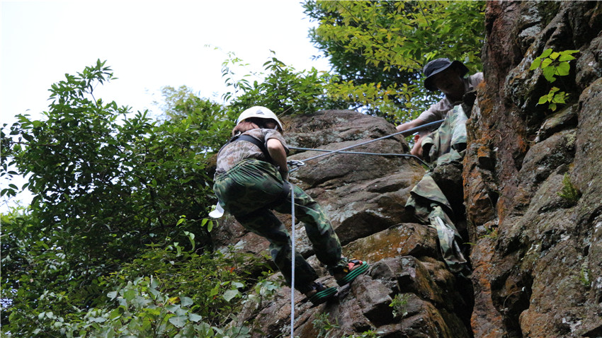 廣州市紅棉國際時(shí)裝城NO.1服飾舉辦兩天拓展訓(xùn)練活動(dòng)