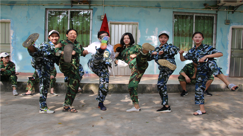 廣州市紅棉國際時(shí)裝城NO.1服飾舉辦兩天拓展訓(xùn)練活動(dòng)