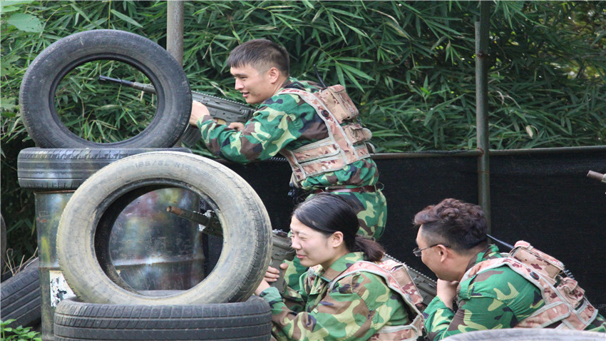 廣州市紅棉國際時(shí)裝城NO.1服飾舉辦兩天拓展訓(xùn)練活動(dòng)