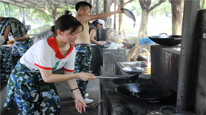廣州市紅棉國際時(shí)裝城NO.1服飾舉辦兩天拓展訓(xùn)練活動(dòng)