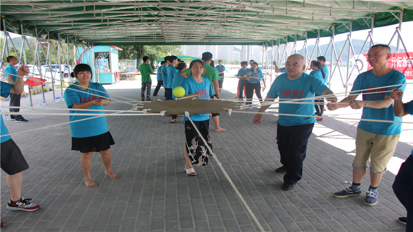 惠州市思賢實業(yè)有限公司在巽寮灣海公園拓展基地舉辦拓展培訓活動