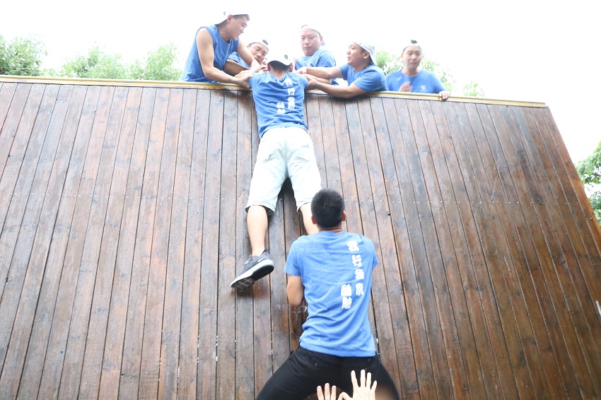 酷魅服飾悅水莊團建活動順利開展！