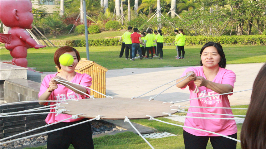 童心教育巽寮灣拓展訓(xùn)練基地團(tuán)隊(duì)拓展活動(dòng)取得圓滿成功