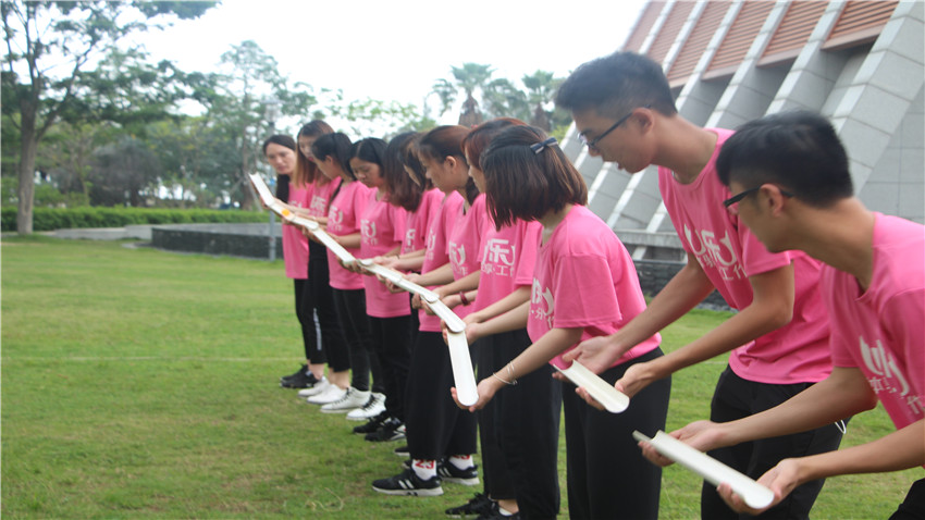 童心教育巽寮灣拓展訓(xùn)練基地團(tuán)隊(duì)拓展活動(dòng)取得圓滿成功