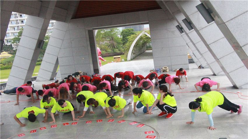 童心教育巽寮灣拓展訓(xùn)練基地團(tuán)隊(duì)拓展活動(dòng)取得圓滿成功