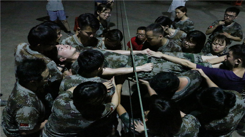 曉直播教育拓展訓(xùn)練活動(dòng)取得圓滿成功