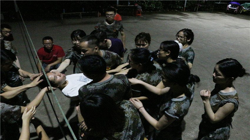 曉直播教育拓展訓(xùn)練活動(dòng)取得圓滿成功