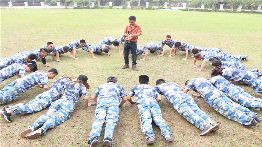 一加地產(chǎn)江門色色環(huán)球影城基地團(tuán)隊(duì)拓展訓(xùn)練順利進(jìn)行
