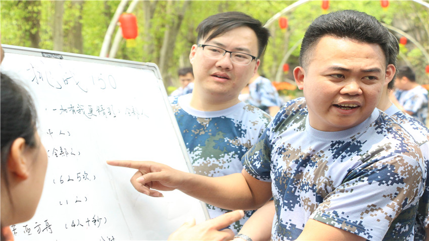 一加地產(chǎn)江門色色環(huán)球影城基地團(tuán)隊(duì)拓展訓(xùn)練順利進(jìn)行