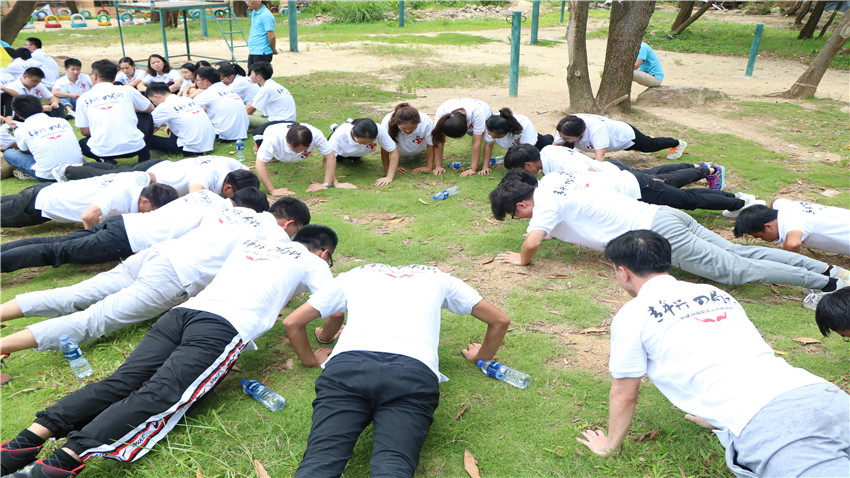 中建四局珠海公司紅星海岸新員工拓展活動