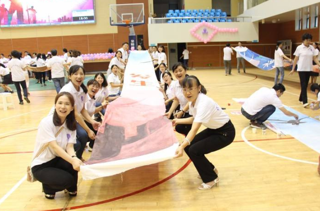 團(tuán)隊(duì)巨畫(huà)考驗(yàn)團(tuán)隊(duì)協(xié)作