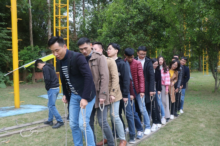 企業(yè)開展拓展培訓，加速了團隊的破“冰”之旅