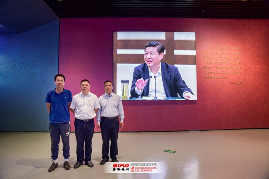 追夢佛開，用汗水澆灌收獲，以實干篤定前行