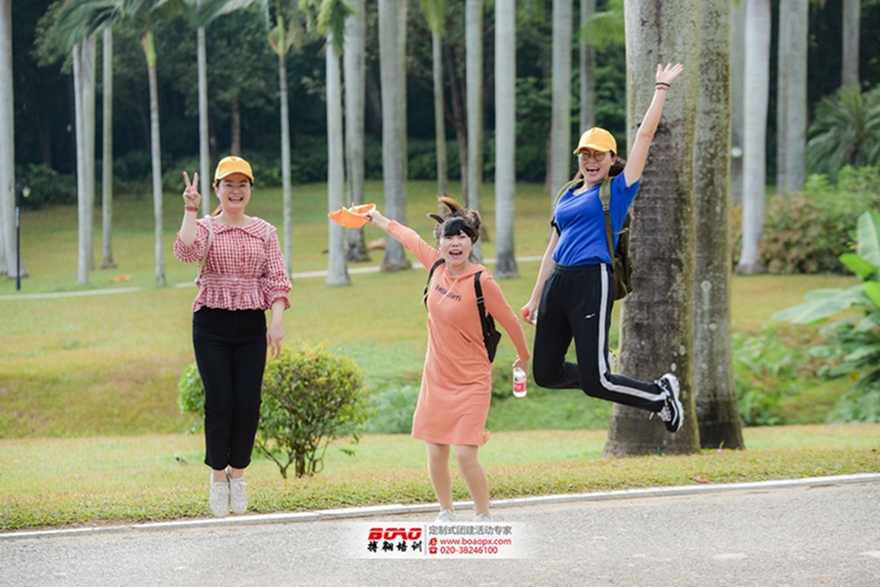追夢佛開，用汗水澆灌收獲，以實干篤定前行