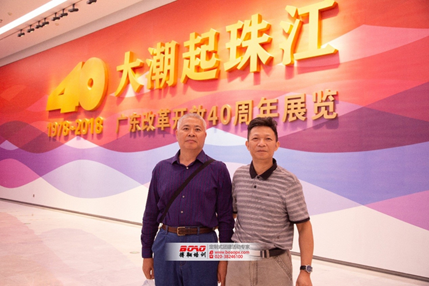 追夢佛開，用汗水澆灌收獲，以實干篤定前行