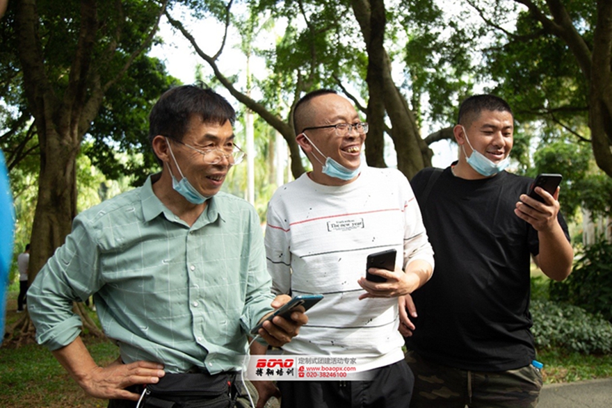 追夢佛開，用汗水澆灌收獲，以實干篤定前行